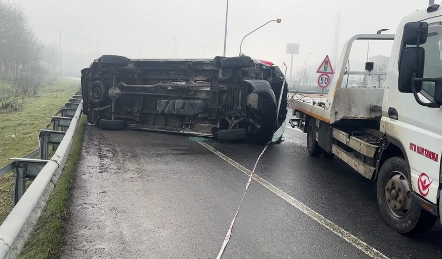 Düzce'de ambulans devrildi