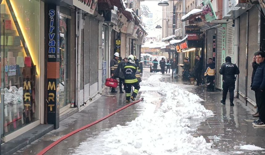 Gaziantep’te İş Merkezinde Yangın Paniği: 6 Kişi Dumandan Etkilendi