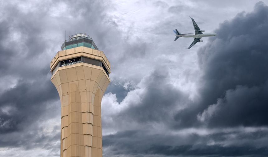 İran'da hava sahası uçuşlara yeniden açıldı