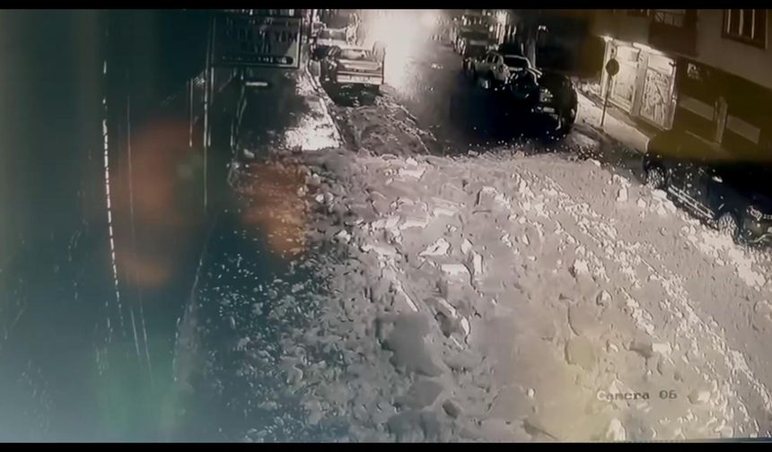 Kar kütlesini son anda fark edip kaçtılar