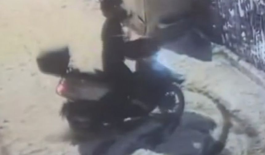 Karlı havada motosikletle drift attı!