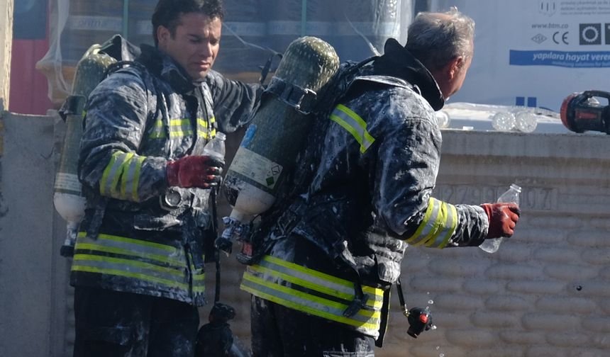 Konya'da fabrika deposu yandı