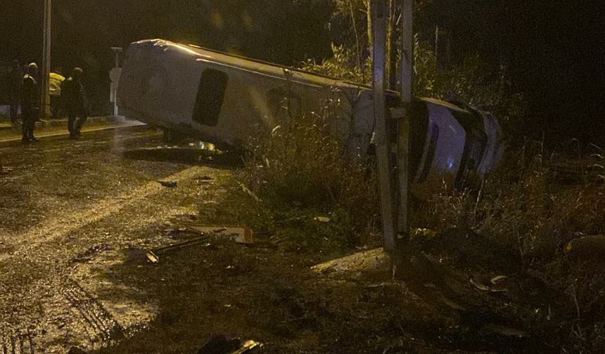 Kozan’da İşçi Servisi Devrildi: 13 Yaralı