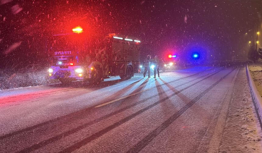 Kütahya’da Kar Nedeniyle Kontrolden Çıkan Otomobil Tarlaya Uçtu: 1 Yaralı