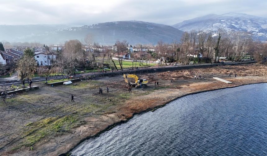 Sapanca Gölü kıyısındaki kaçak yapılar yıkılmaya başladı!