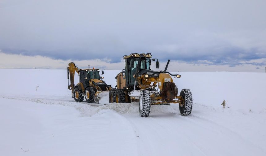 Van'da kardan yollar kapandı