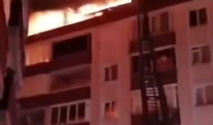 Yalova’da Teras Yangını: Alevler Çatı Katını Sardı