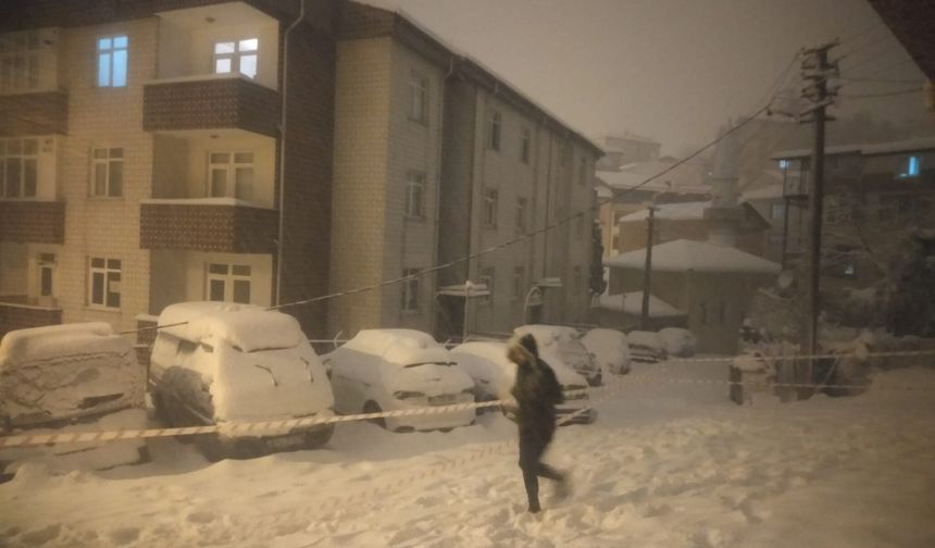 Zonguldak Ereğli’de Kar Nedeniyle Bina Çöktü