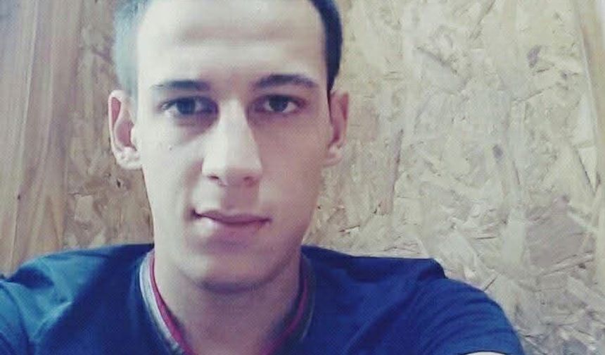 Zonguldak'ta otomobil, TIR'a çarptı