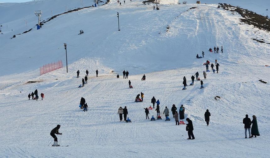 Bitlis’te El Aman Hanı Kayak Merkezi Hafta Sonu Doldu Taştı