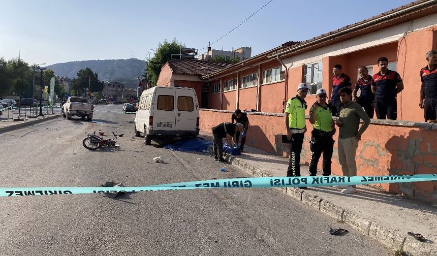 Burdur’da Kavşakta Kamyonetler Çarpıştı: 1 Yaralı