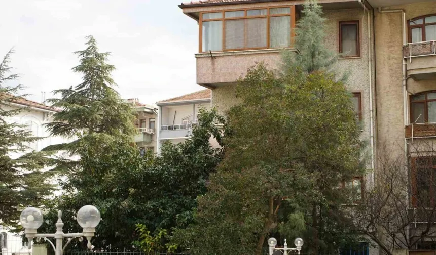 Eskişehir’de Kuvvetli Rüzgar Günlük Hayatı Aksattı