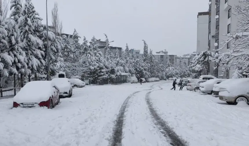 Kahramanmaraş’ta kar nedeniyle okullara 1 gün ara