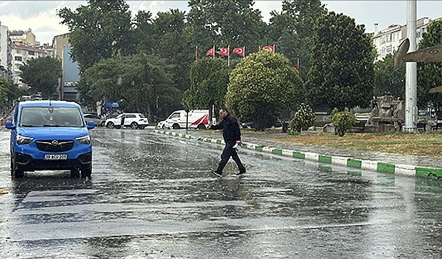 Kırklareli’ni Sabahın İlk Saatlerinden İtibaren Sağanak Sardı
