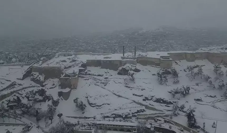 Şanlıurfa'da kar yağışı devam ediyor!