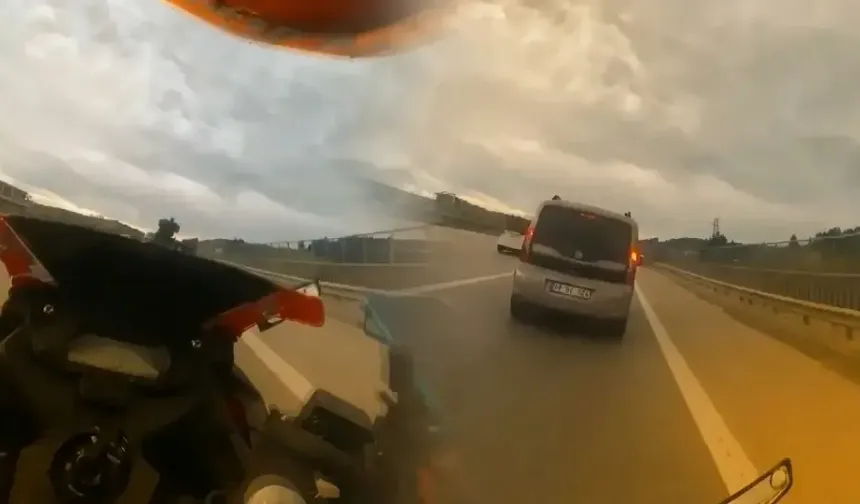 Bursa’da ‘Şerit’ Gerginliği Kamerada: Sürücüler Trafiği Tehlikeye Attı