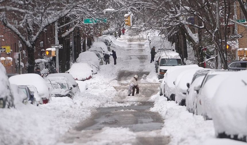 ABD’nin Doğu Kıyısında Tarihi Kar Fırtınası: Hayat Felç Oldu