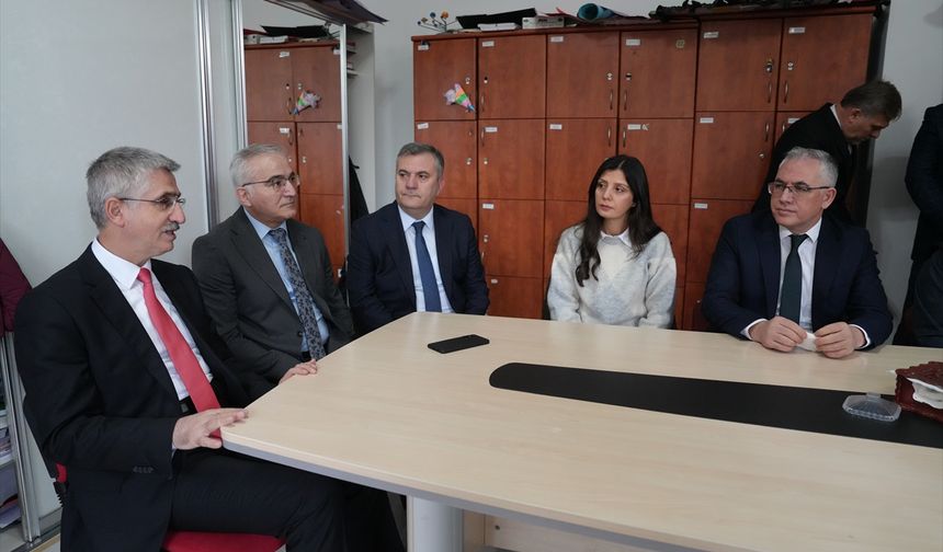 Çubuk'ta ilk ders 'Bayrak Sevgisi' oldu