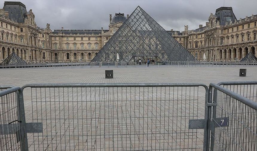 Dünyaca ünlü Louvre Müzesi Müdürü  Cars istifa etti