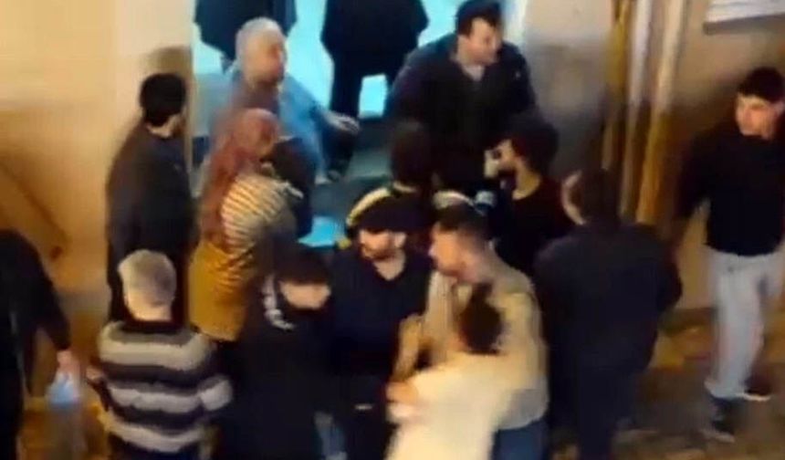 Akrabalar sokak ortasında kavga etti