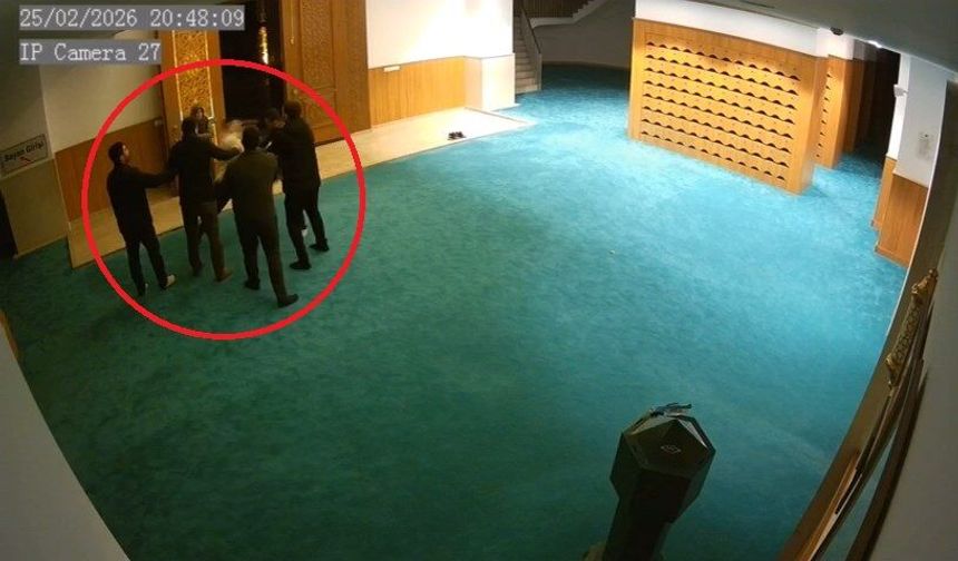 Ayakkabısını bulamayıp cami görevlisine saldırdı!