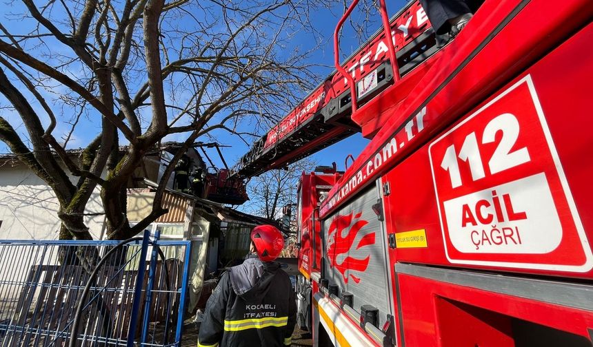 Başiskele'de evde yangın!