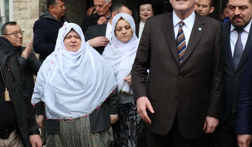 Dervişoğlu Zeynep Akgün'ü ziyaret etti