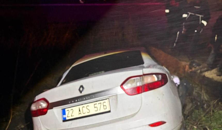 Edirne'de otomobil, şarampole devrildi