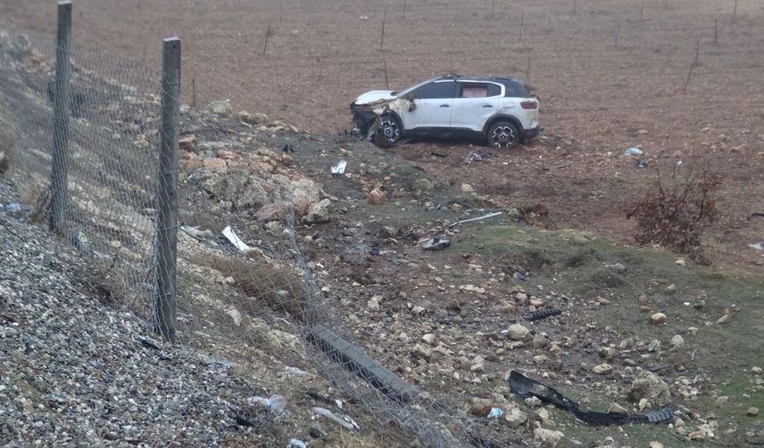 Gercüş'te otomobil şarampole yuvarlandı