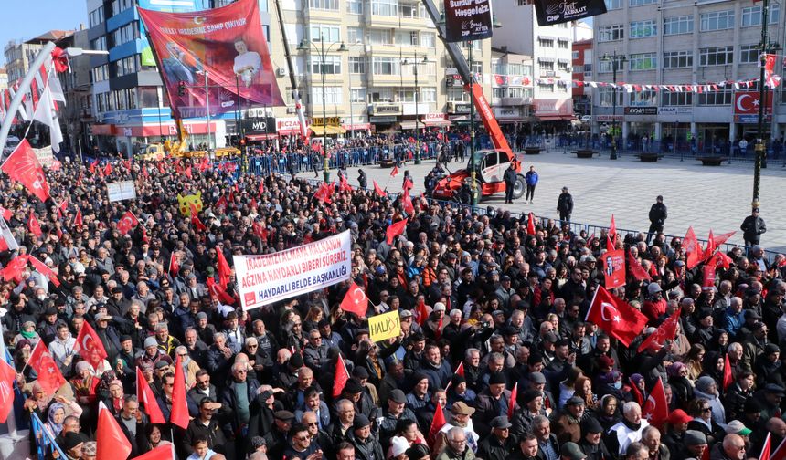 "İran'ı kurtarmak ne Trump'a ne de eli kanlı Netanyahu'ya düşmüştür"