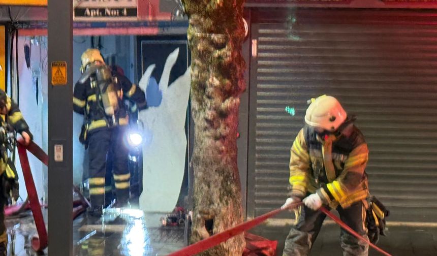 İzmit’te 7 Katlı Binanın Çatısında Yangın