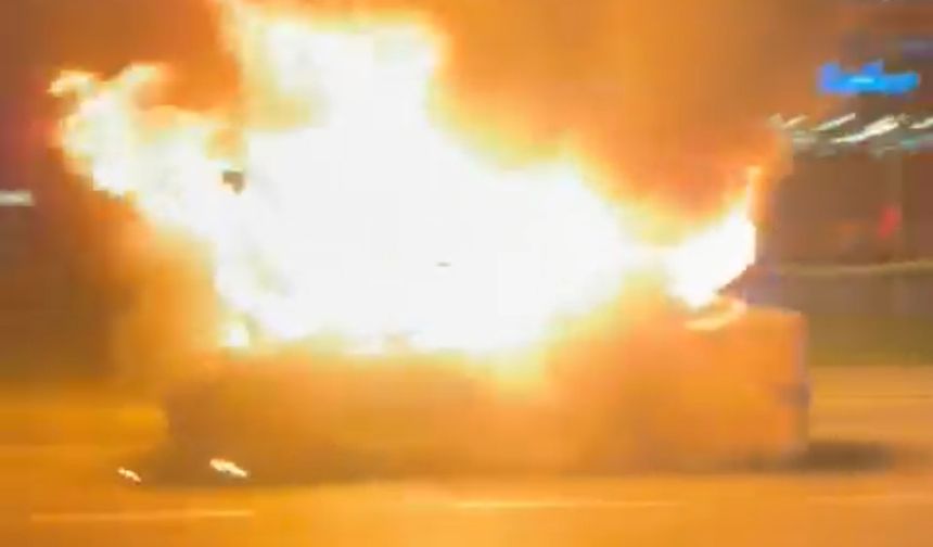 Kartal'da seyir halindeki otomobil yandı