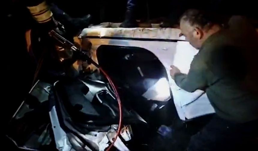 Otomobil, takla atıp su kanalına düştü