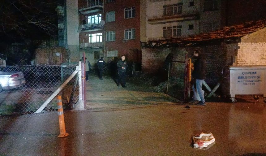 Sokak ortasında bacaklarından vuruldular!