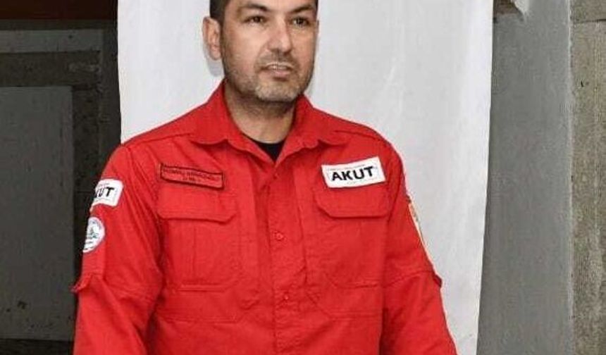 Suya gömülen minibüsteki 20 yolcu kurtarıldı