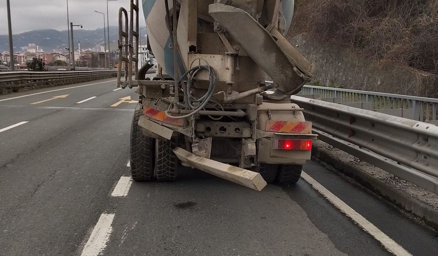 Tünelde 4 araç, zincirleme kazaya karıştı