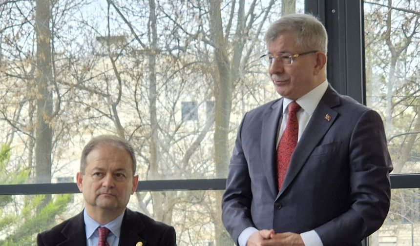 Davutoğlu’ndan Muhalefete Birleşme Çağrısı: Üçüncü Yol Şart