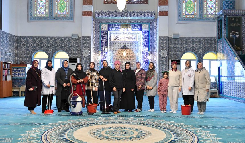 Altındağlı Kadınlardan Ramazan’a Anlamlı Dokunuş: Camiler Gönüllü Ellerle Temizlendi