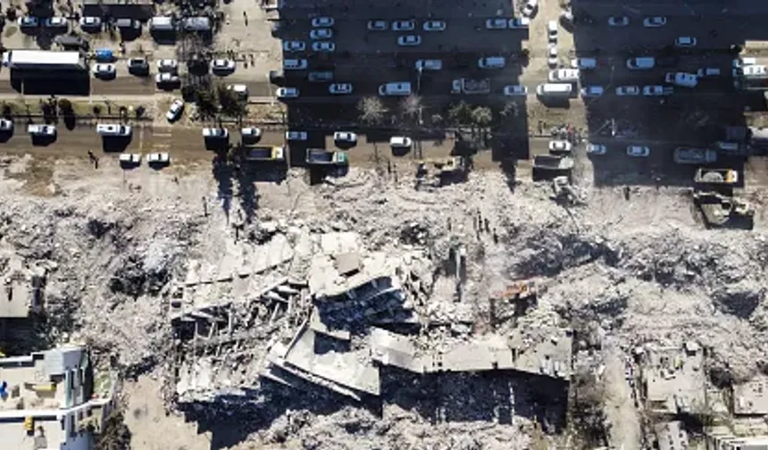 6 Şubat Depremine Ait Yeni Görüntüler Ortaya Çıktı: Hastanede Panik Anları Kamerada