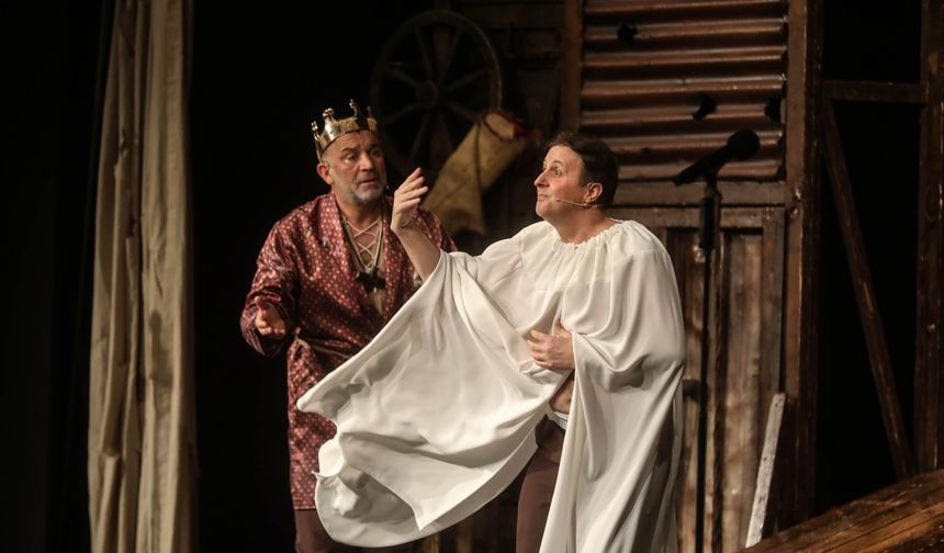 “Bir Baba Hamlet” Yenimahalle’de Sanatseverlerle Buluştu