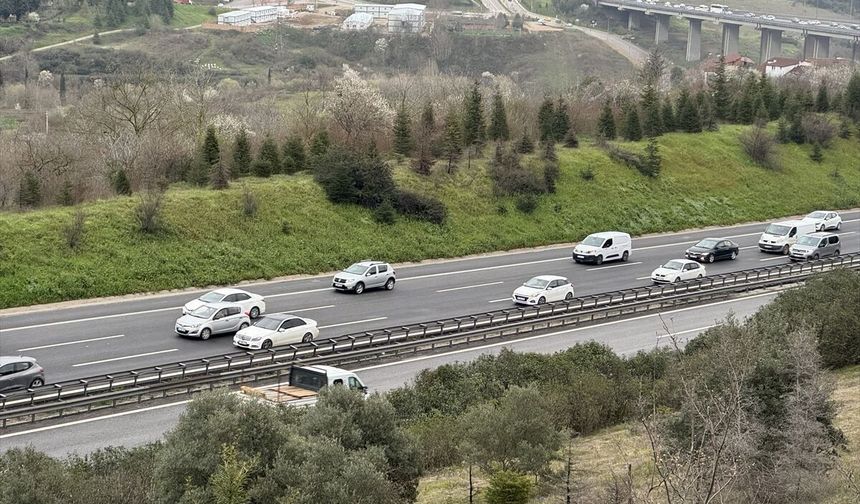 Bayram dönüşü Anadolu Otoyolu kilitlendi