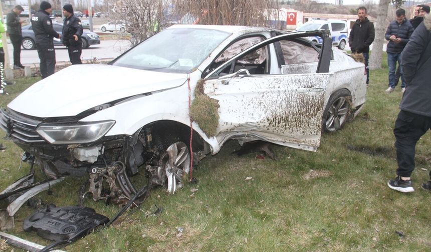 Beyşehir’de Kontrolden Çıkan Otomobil Devrildi: Sürücü Yaralandı