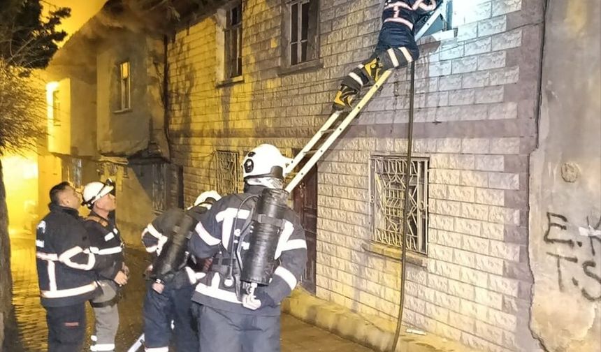 Çankırı'da İki Katlı Ev Yandı, İki Kişi Öldü