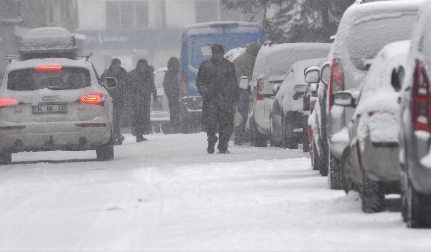 İlkbaharda Kar Sürprizi: İlçe Beyaza Büründü