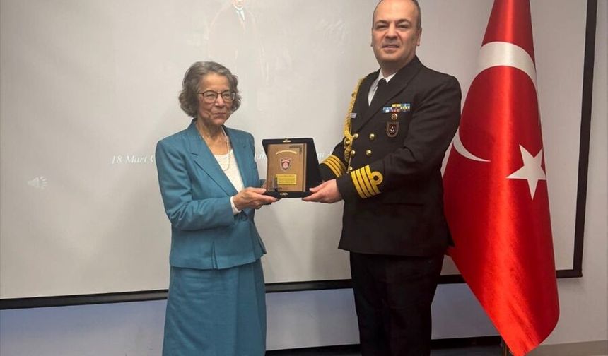 NASA’da Görev Yapan Kumrucu’ya MSB’den Plaket