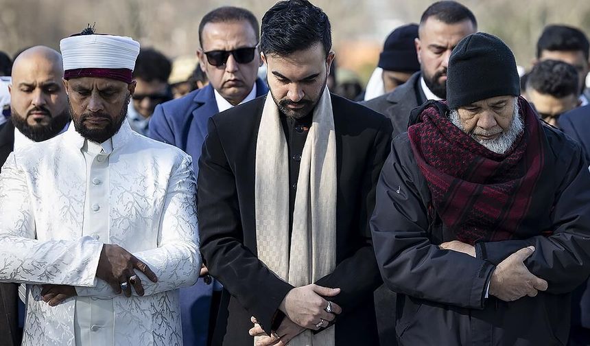 New York Belediye Başkanı Mamdani, Bayram Namazıyla Halkla Buluştu