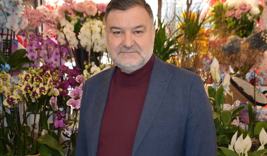 8 Mart'ta kırmızı karanfil yoğunluğu