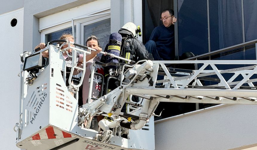 Antalya’da Apartman Yangını: Mahsur Kalan 6 Kişi Kurtarıldı