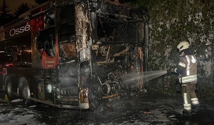 Beşiktaş’ta Metrobüste Yangın: 60 Yolcu Tahliye Edildi