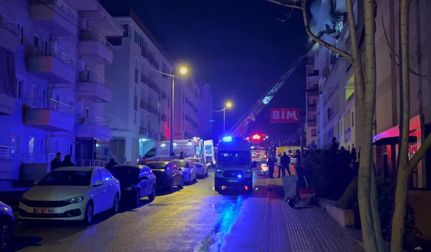 Bursa'da 5 Katlı Binada Yangın Çıktı